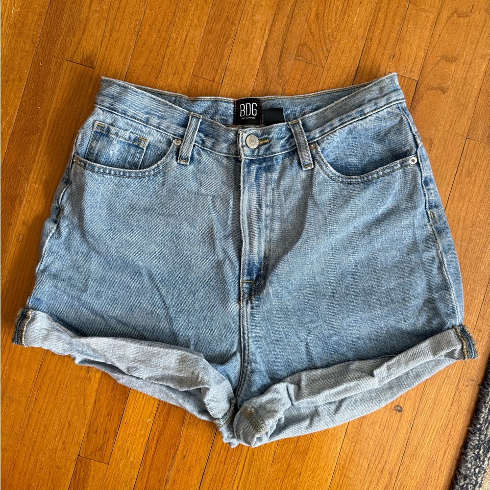 BDG Mom High Rise Denim Shorts | Size 29 | Urban Outfitters